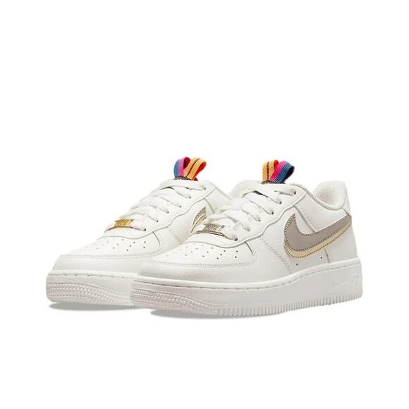 NEW Nike Air Force 1 LV8 Swoosh GS 6Y/Women’s 7.5 Silver Gold DH9595-001 - Picture 1 of 9